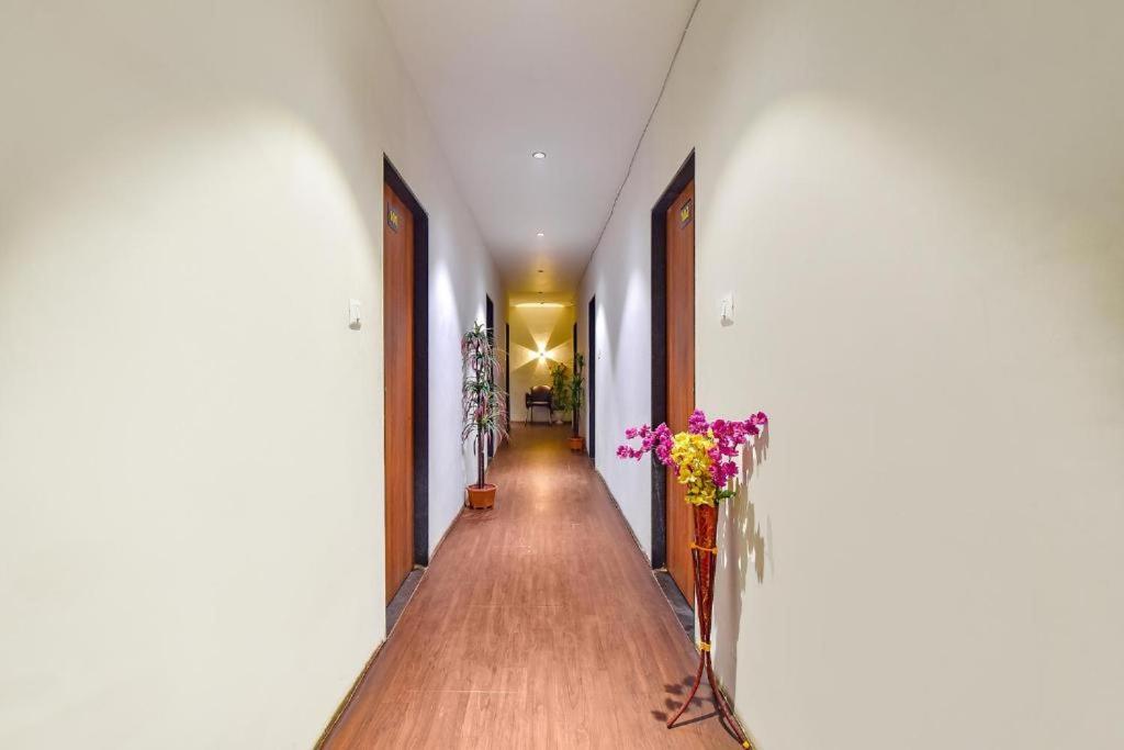 Nidhivan Hotel And Rooms Сурат Екстер'єр фото
